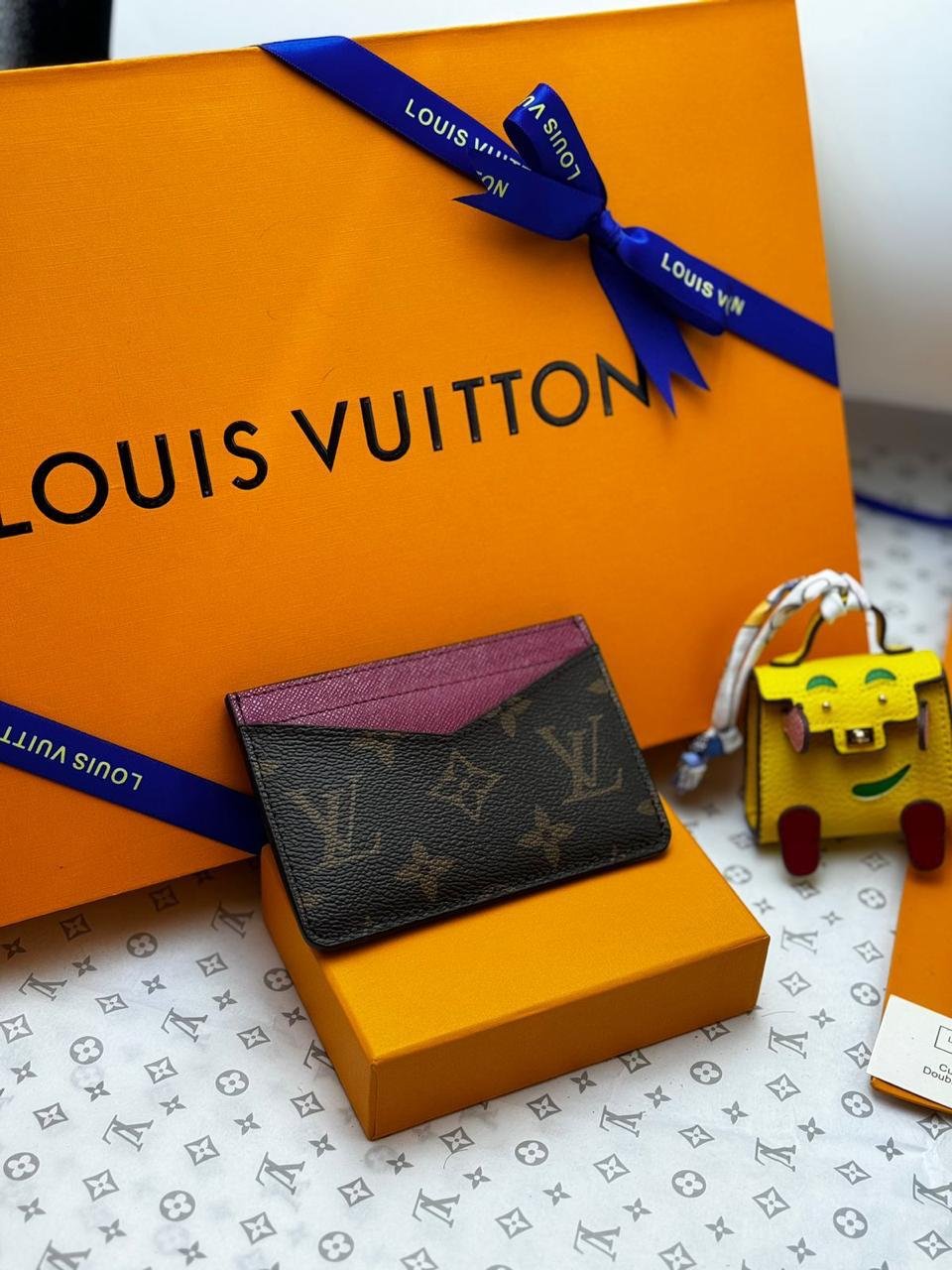 LOUIS VUITTON CARD HOLDER