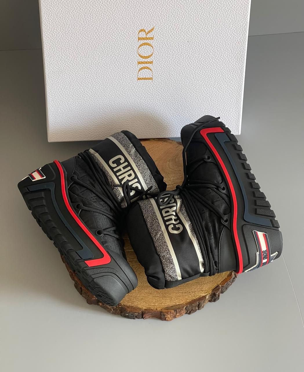 DIOR