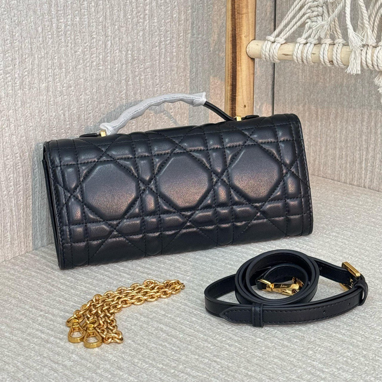 DIOR