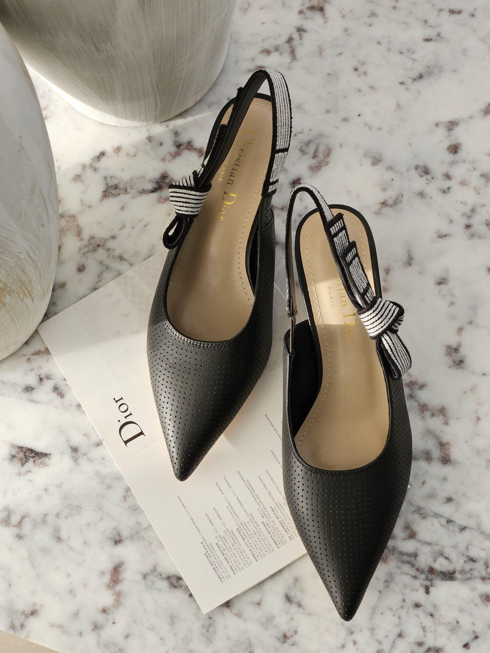 CHRISTIAN DIOR