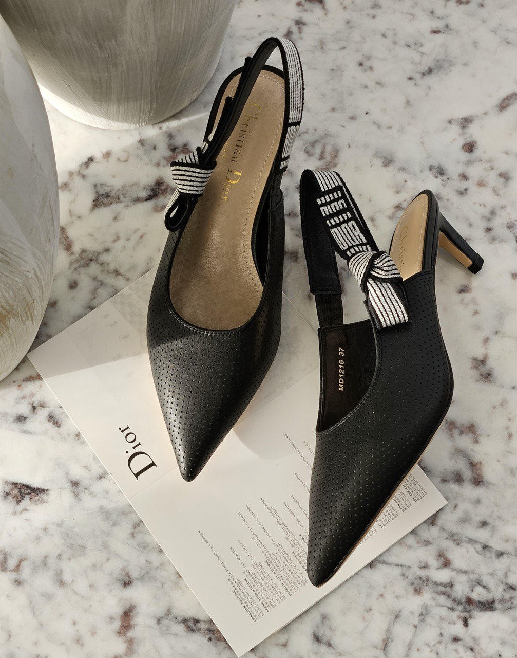 CHRISTIAN DIOR