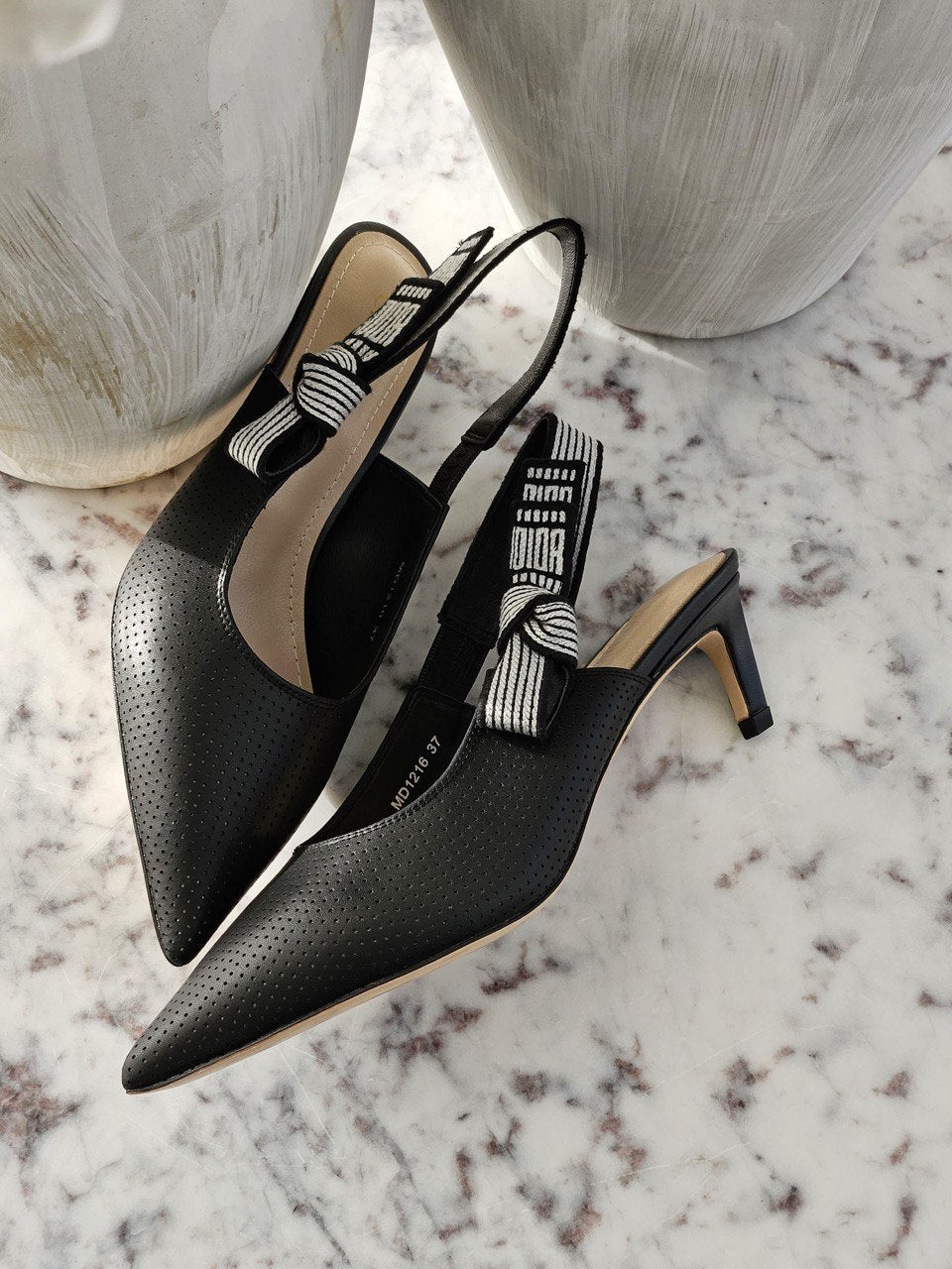 CHRISTIAN DIOR