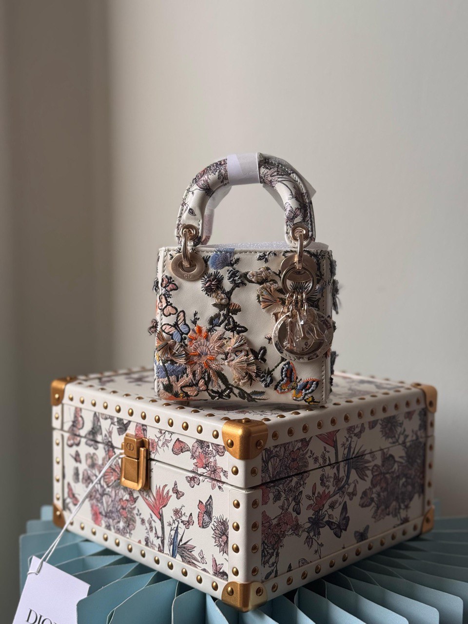 DIOR