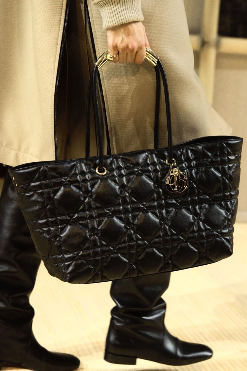 DIOR