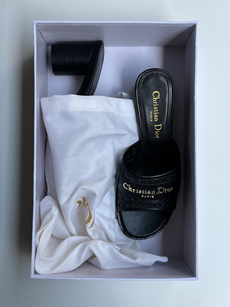 DIOR