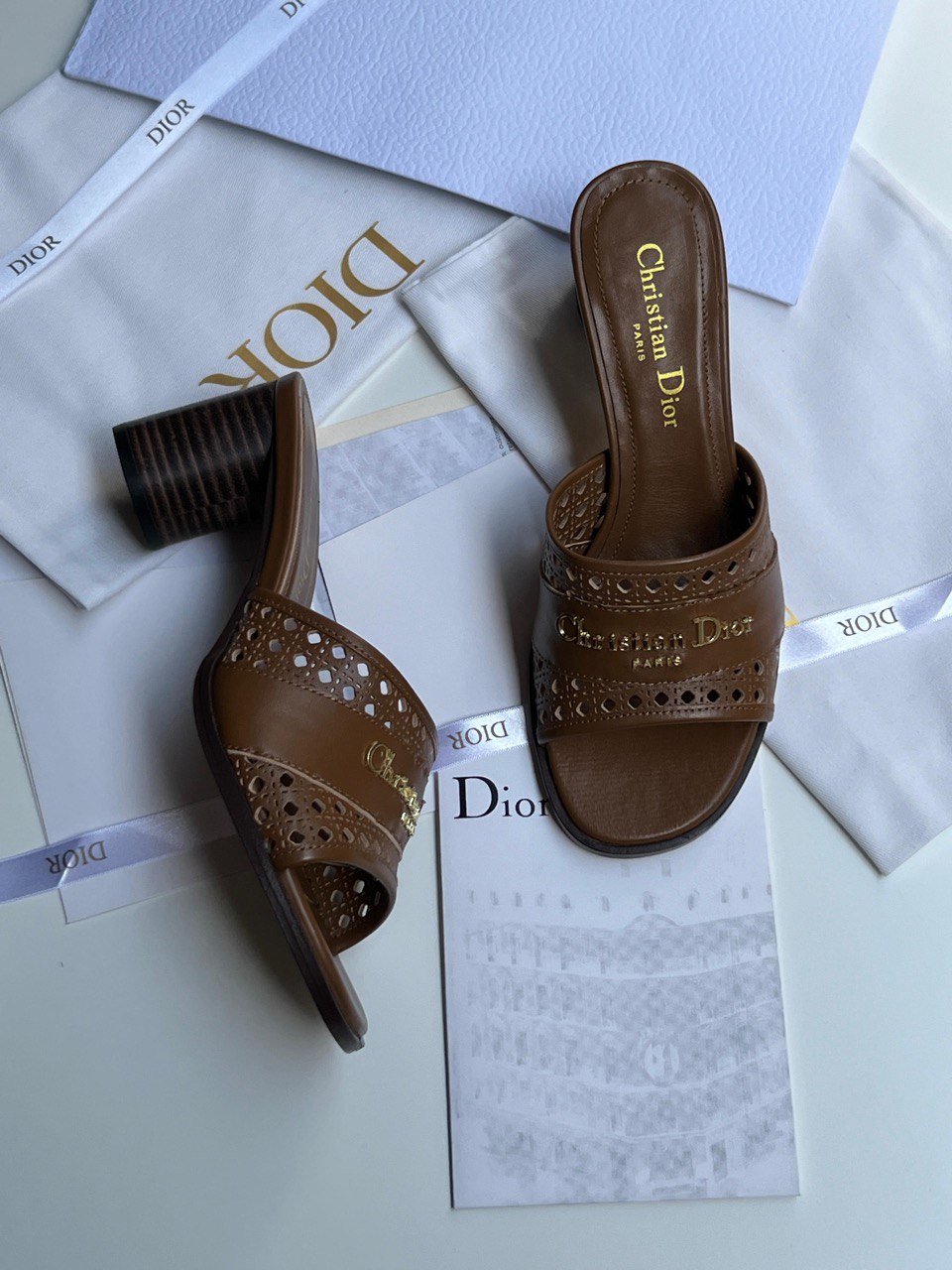 DIOR