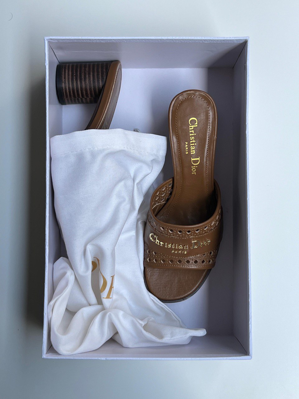 DIOR