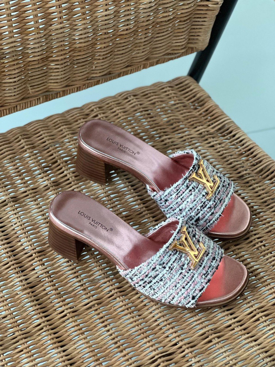 LOUIS VUITTON