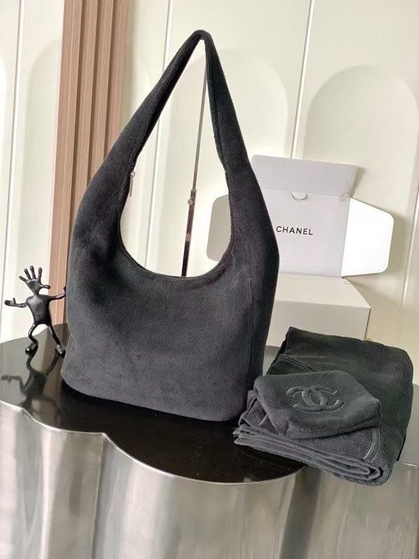 CHANEL BAG+ WITH TOWEL
