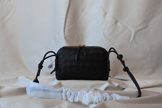 BOTTEGA.VENETA