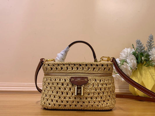 New LV Vanity Chain Pouch